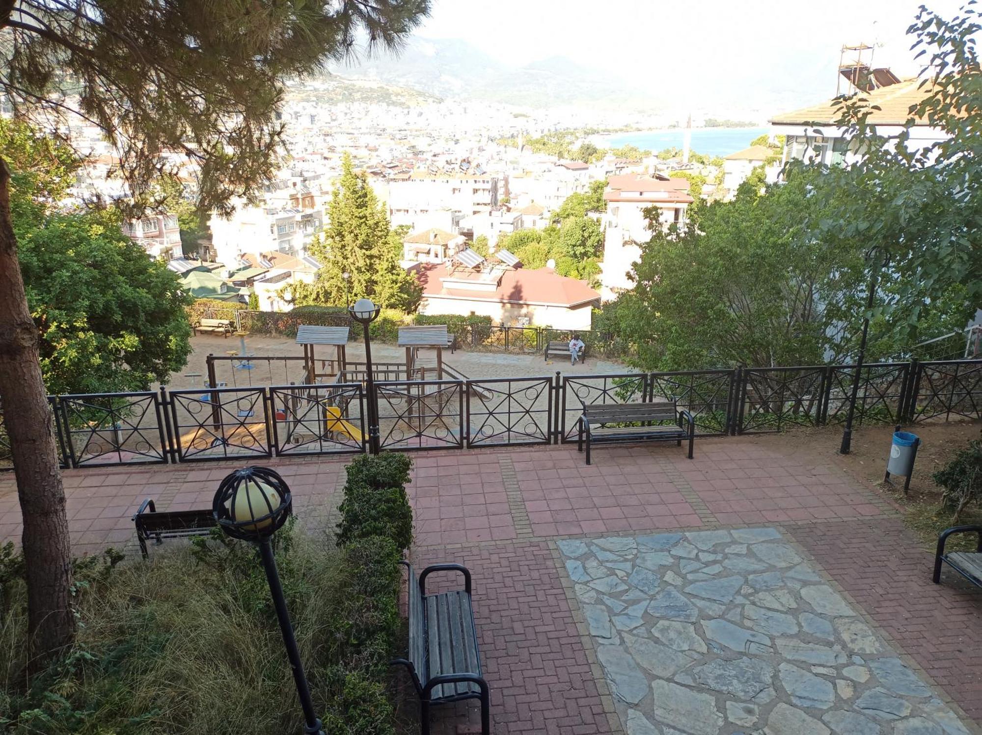 Sultan House: Beachfront Apartment with Balcony and Amenities Alanya Exterior photo